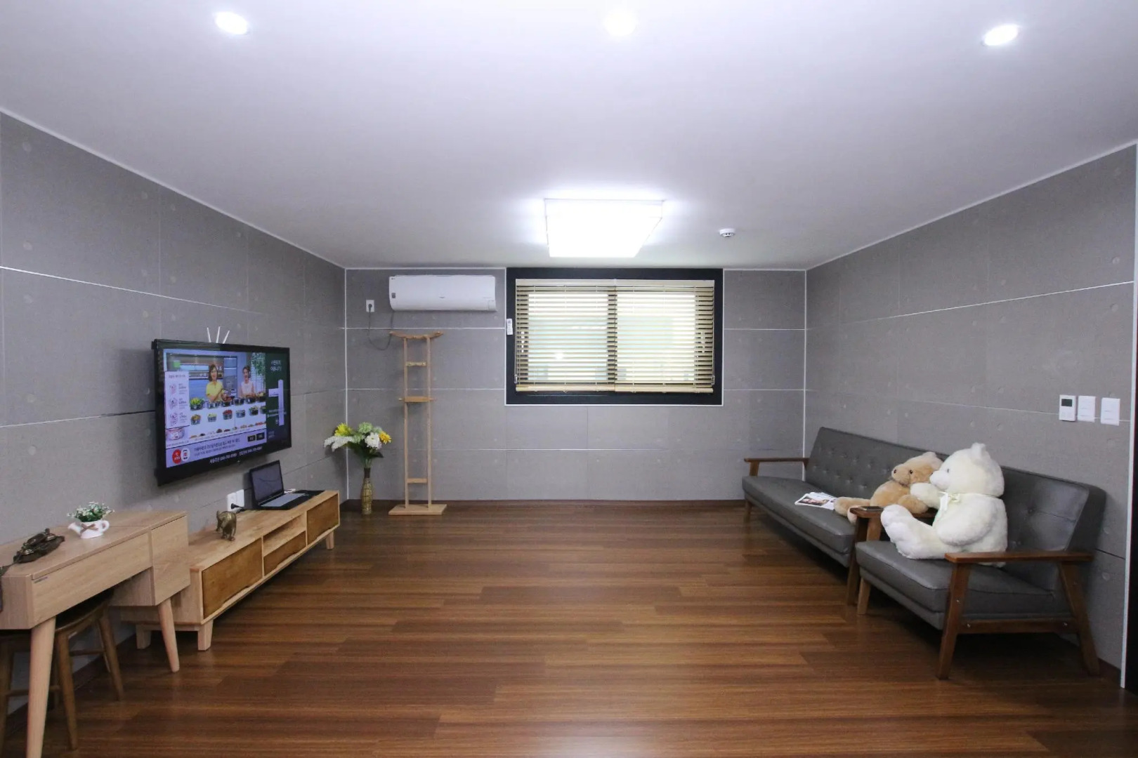 Uljin blue ara CD pension