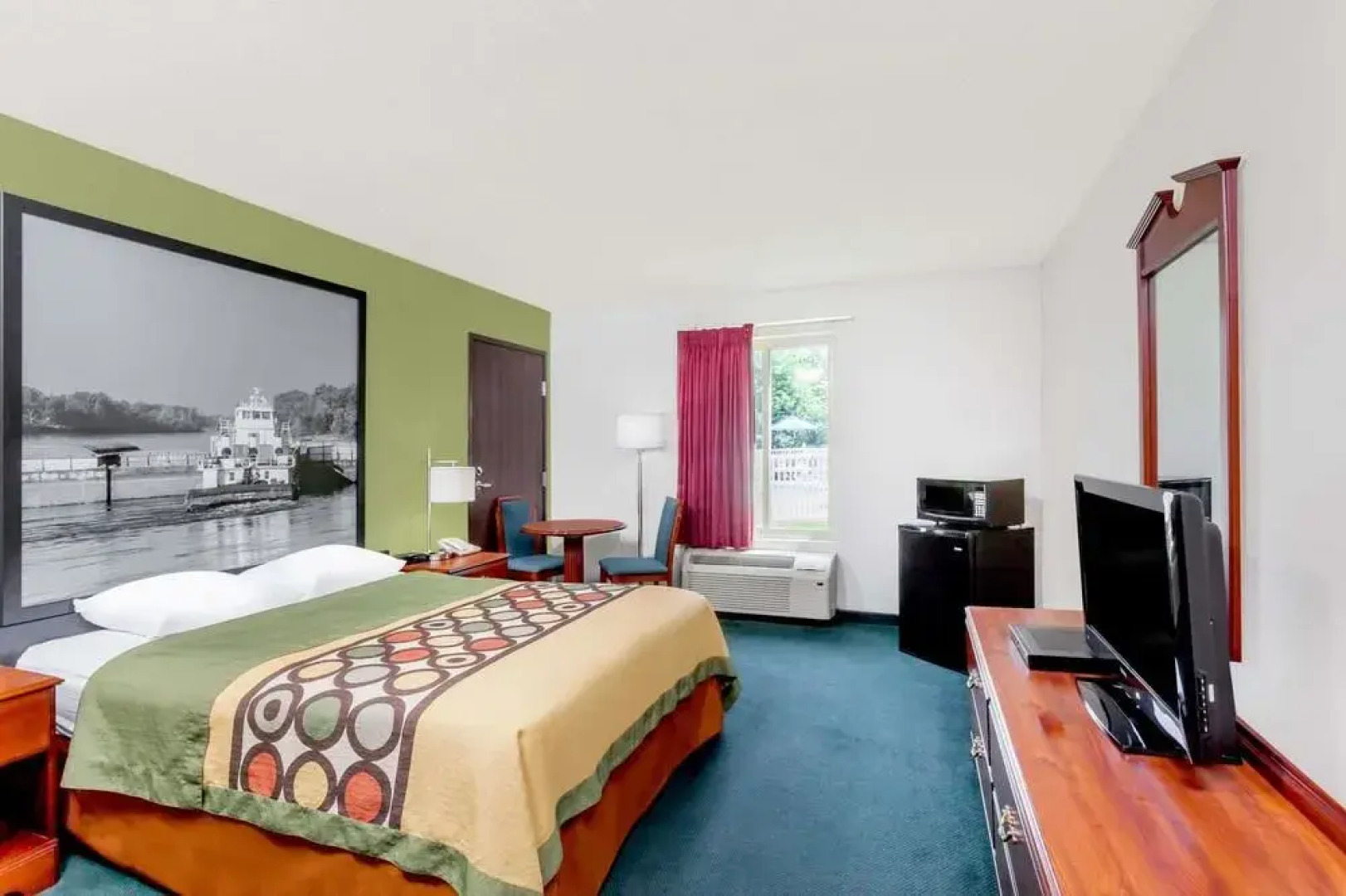 Super 8 by Wyndham Calvert City Kentucky Lake Area