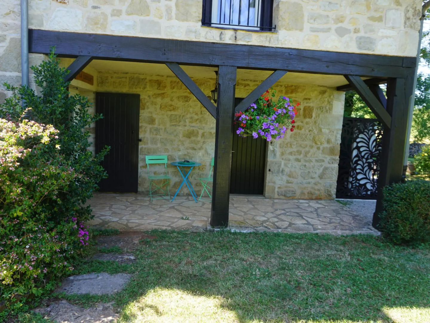 Vintage Holiday Home in Aveyron with Private Garden
