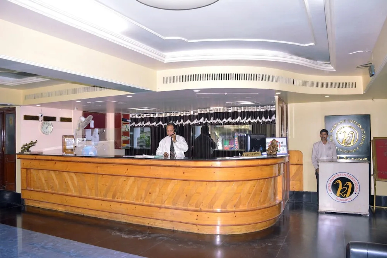 Hotel Rajhans International