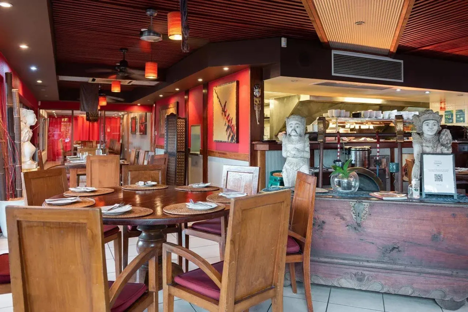 Bay Village Tropical Retreat & Apartments