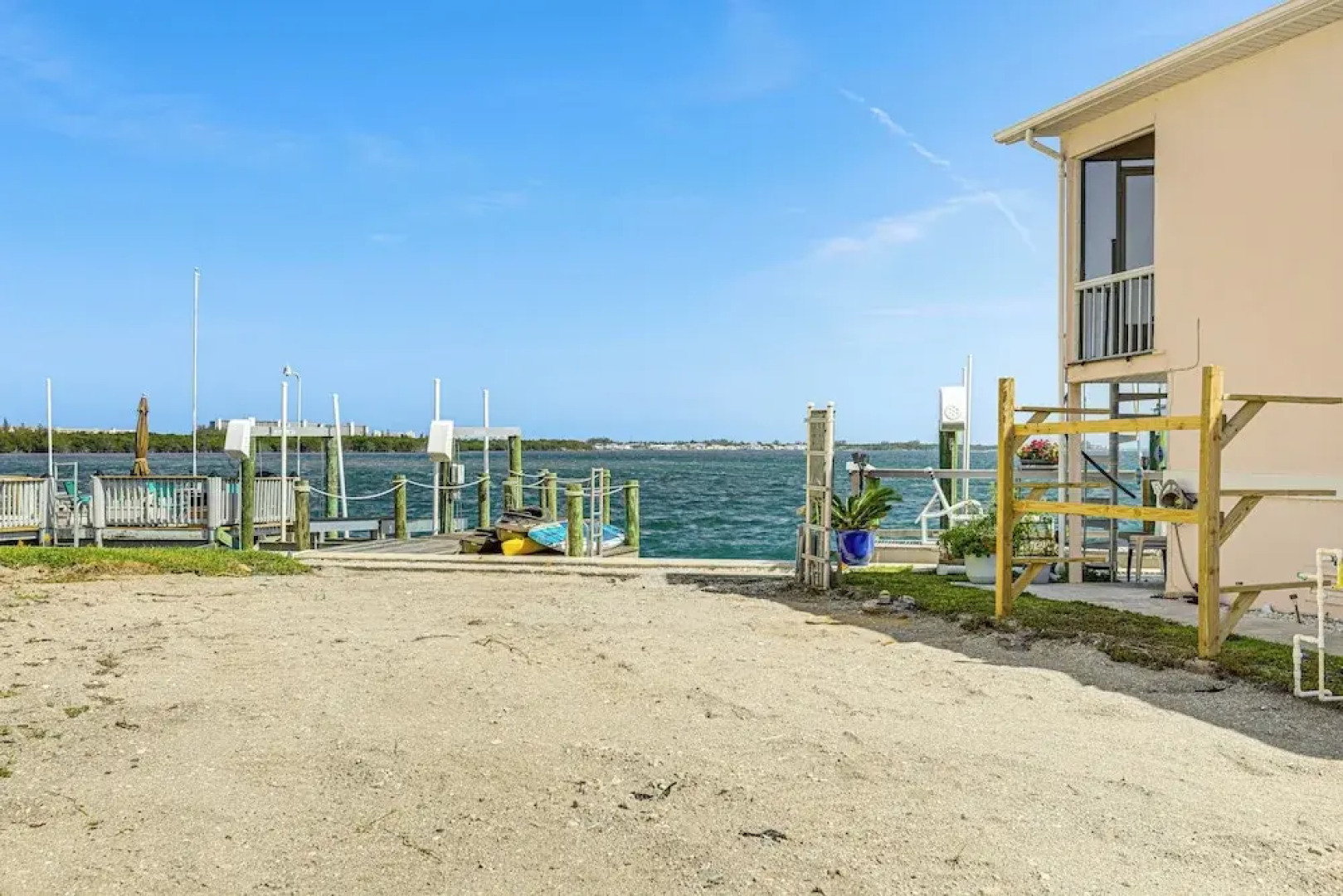 Ocean Access, Mini Golf & Pools: Jensen Beach Gem