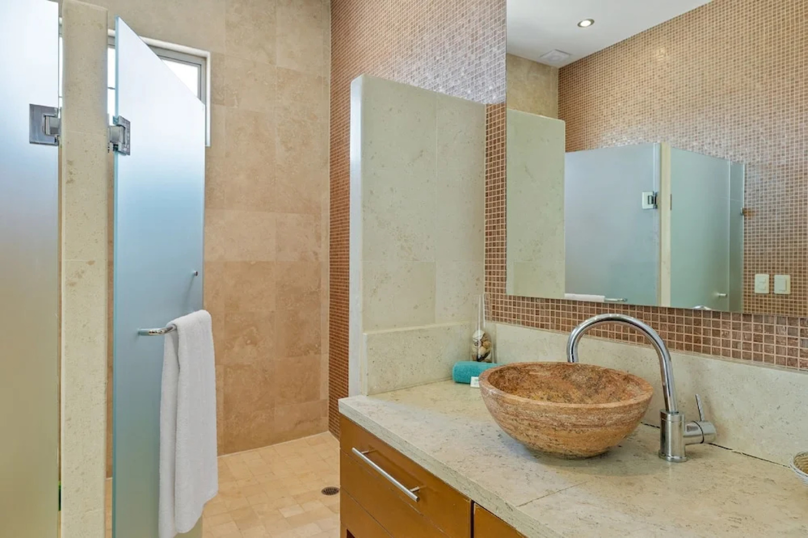 Encanto Living 1202 -4BR by Kivoya