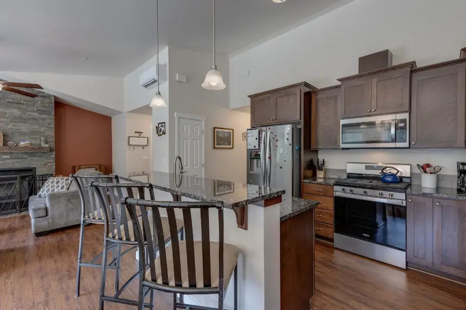 47MF - WiFi - Lakefront - Sleeps 6