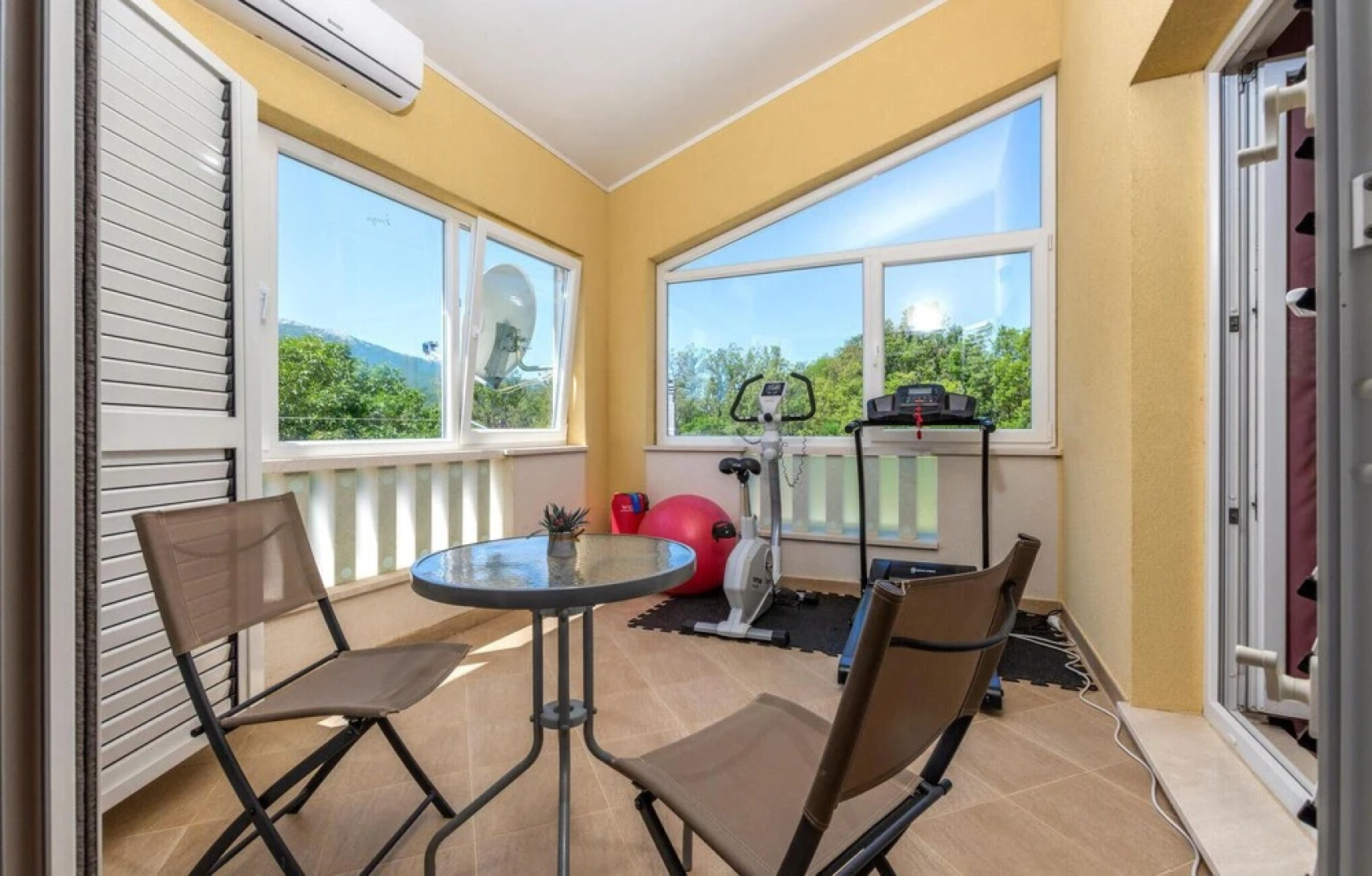 Awesome Home in Dugopolje With Wifi and 4 Bedrooms