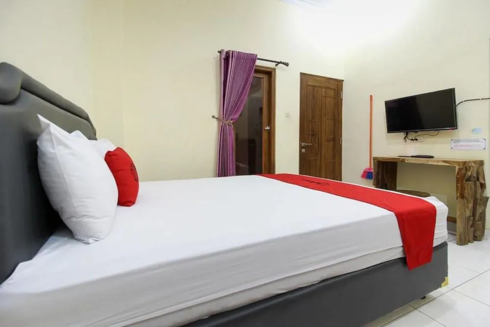 RedDoorz @ Condong Catur 2