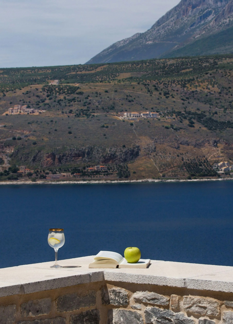 Trapela Limeni Luxury Suites