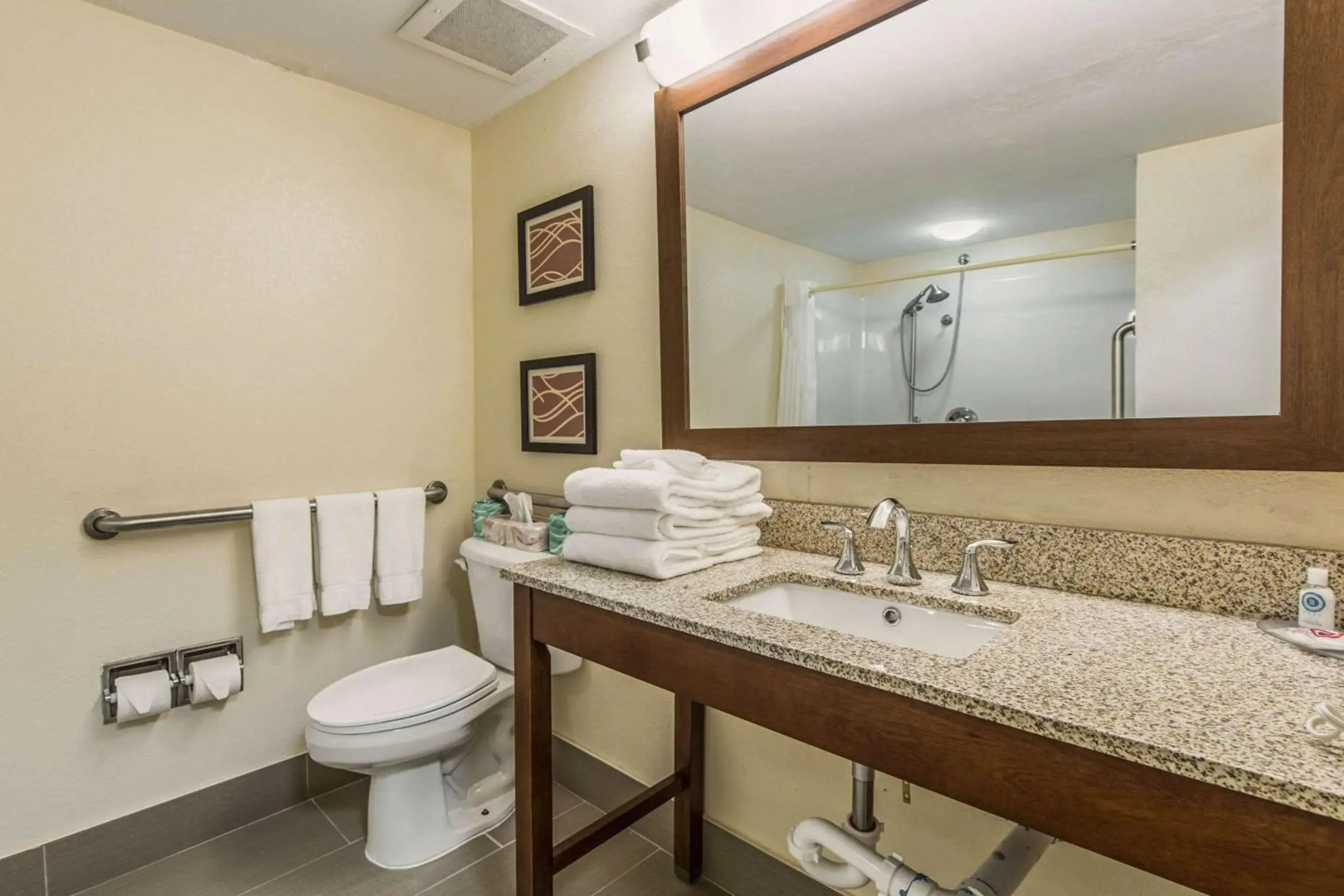 Comfort Inn & Suites Greenwood near University