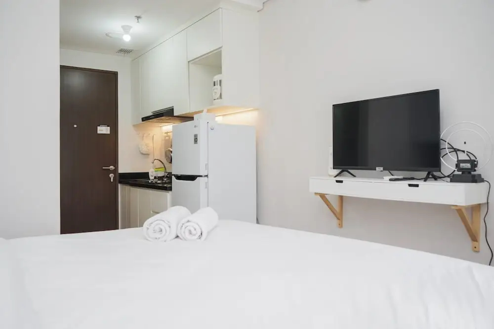 Elegant and Comfort Studio at Transpark Bintaro Apartment