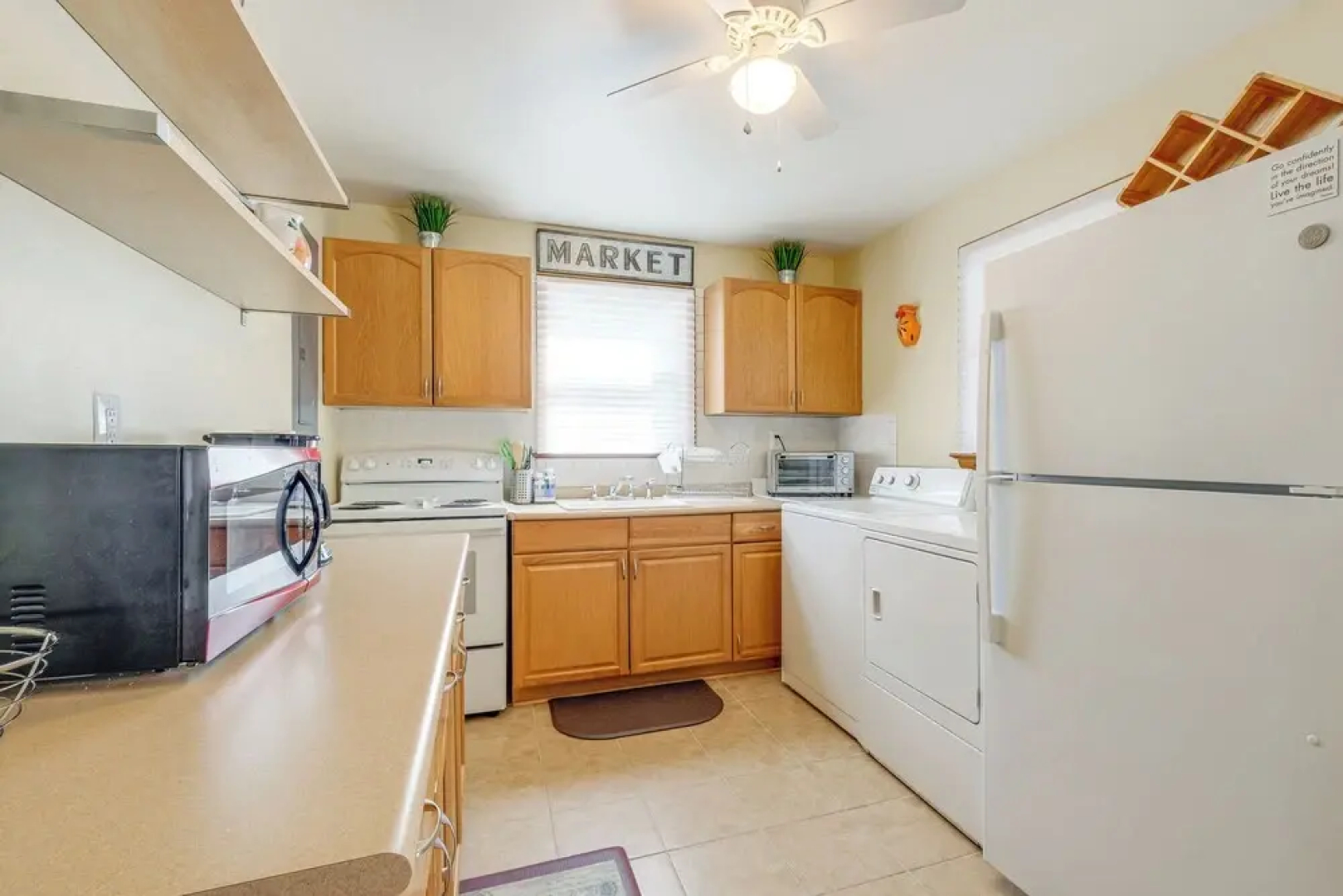 < 1 Mi to Colonial Beach: Coastal Gem w/ 2 Porches