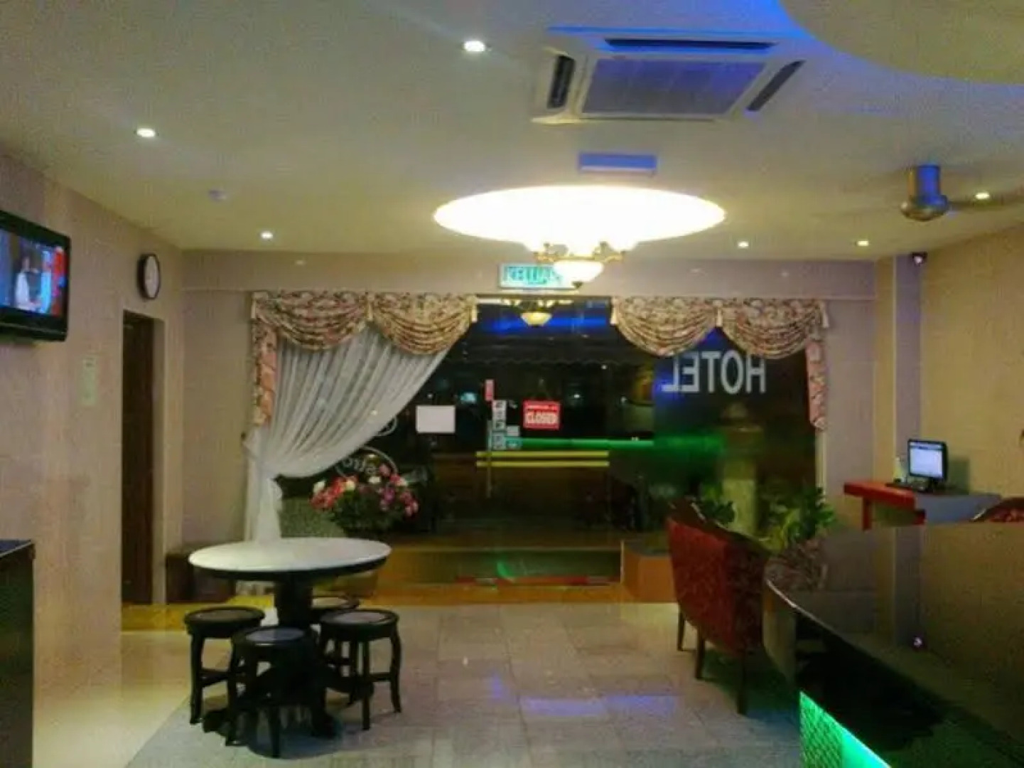 Hotel Zamburger Taman Nusa Jaya
