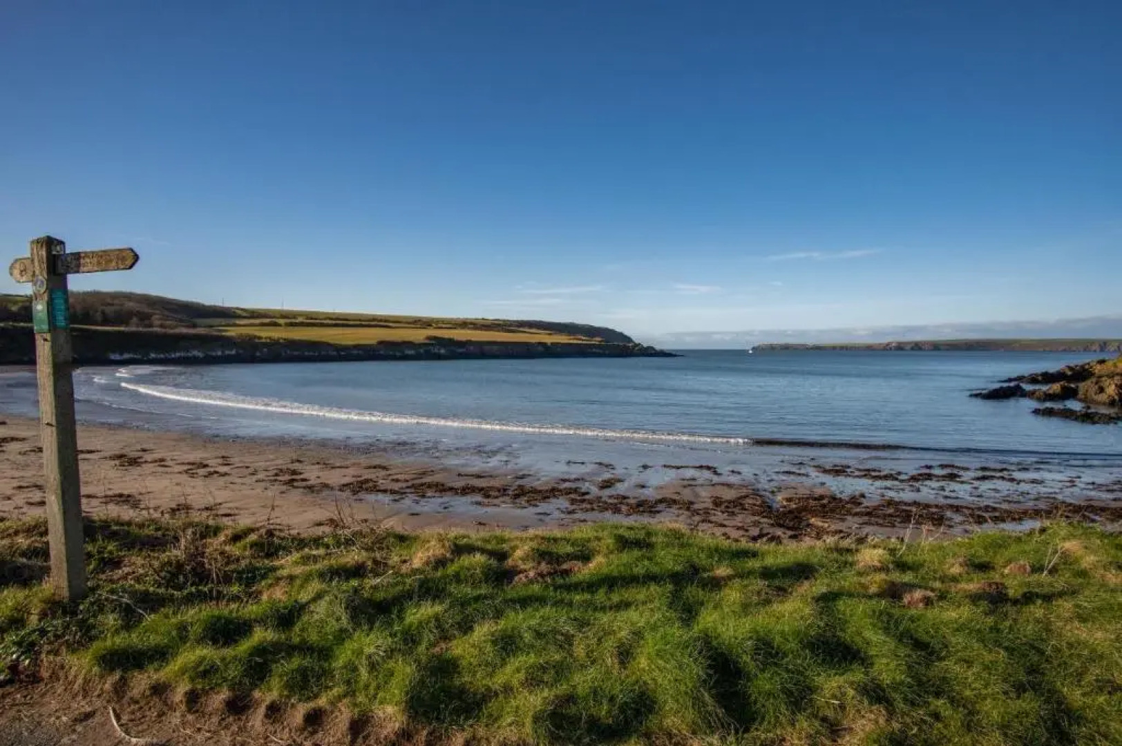 The Old Stables - 3 Bedroom Cottage - Angle