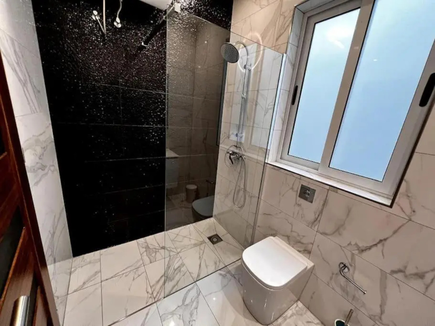 Viewline SeaView Modern 3 Bedroom Apartment