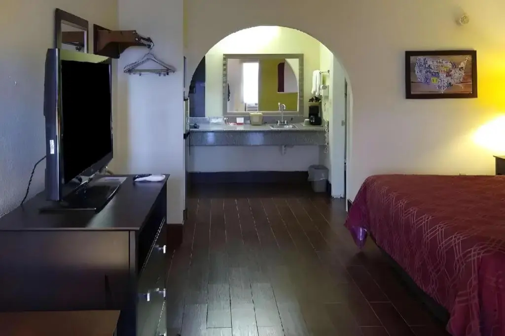 Econo Lodge Inn & Suites West - Energy Corridor