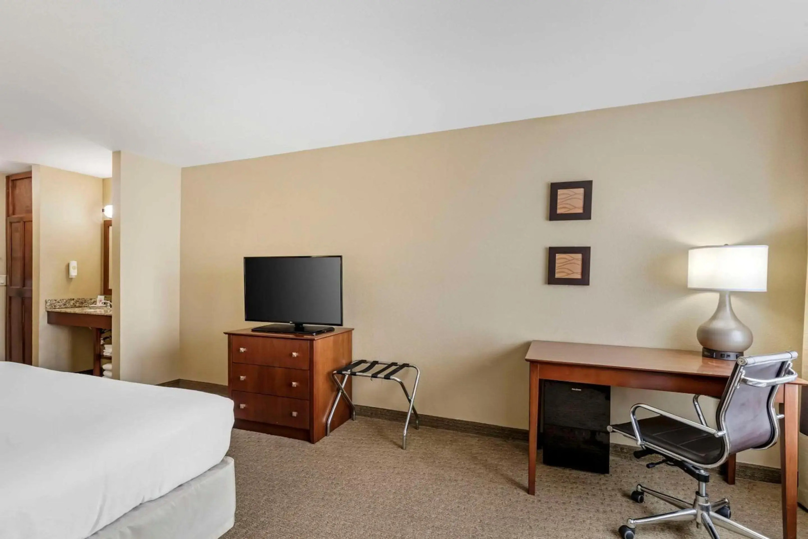 Comfort Inn & Suites East Moline near I-80