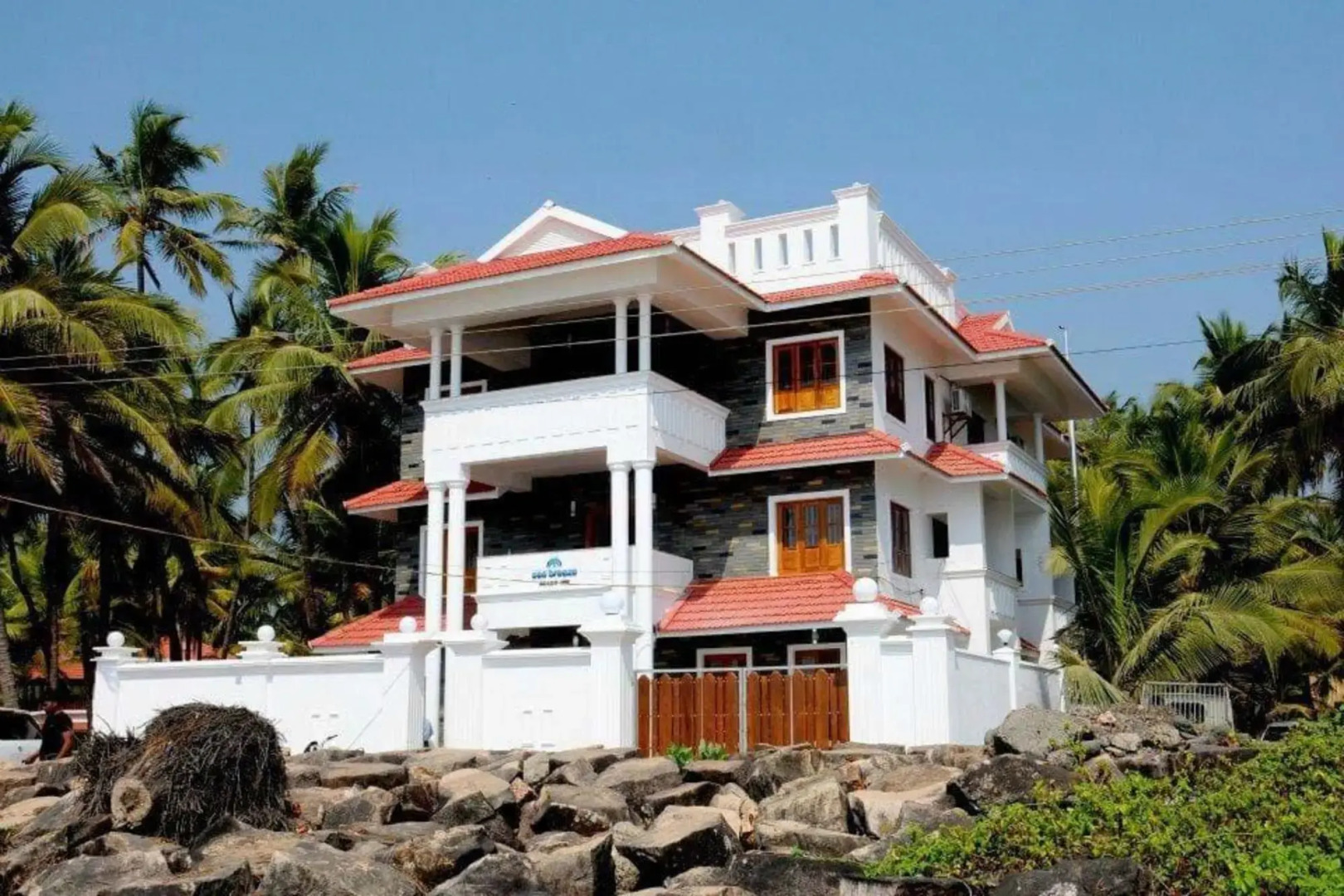 Sea breeze Beach Inn