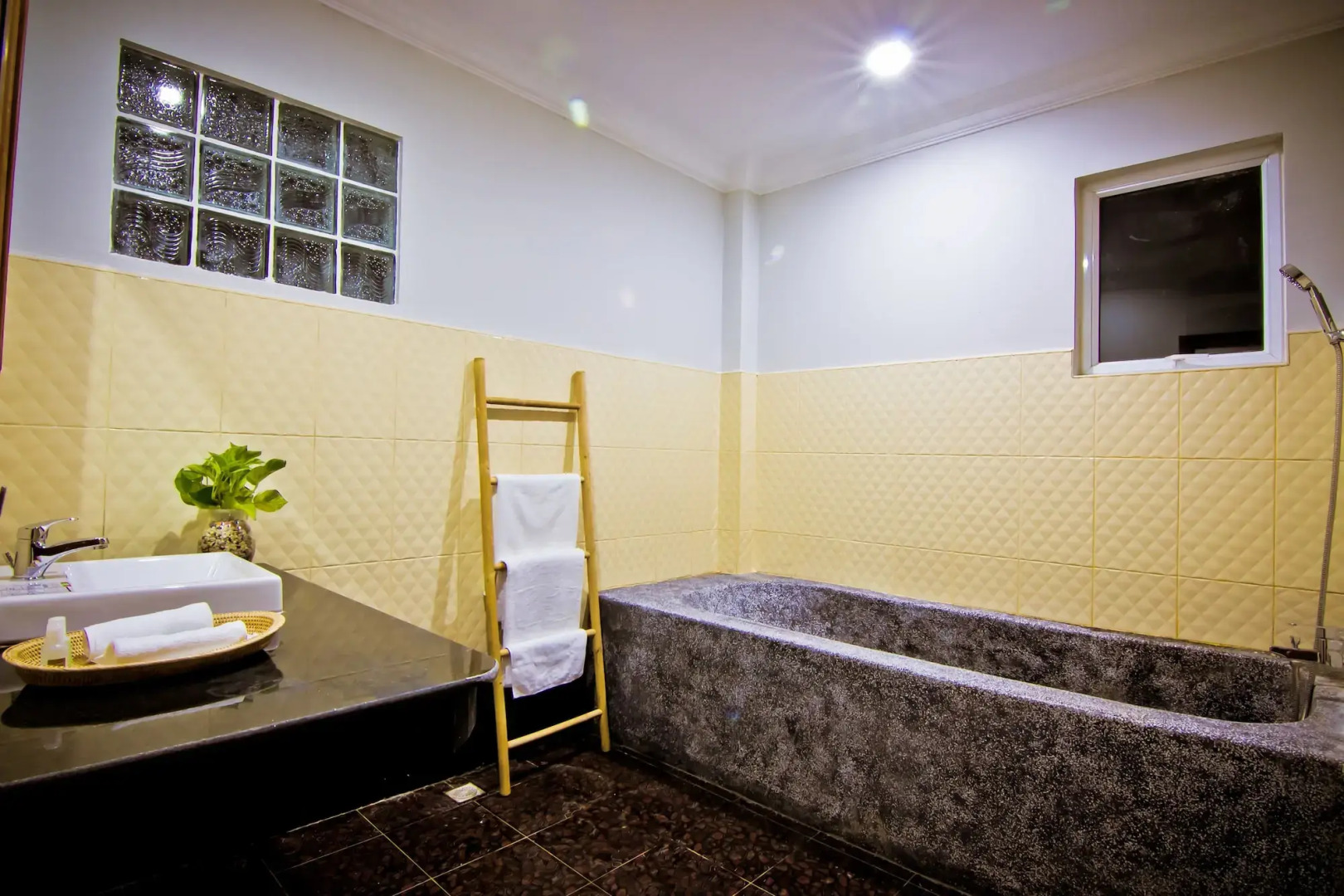 Ravorn Villa Boutique