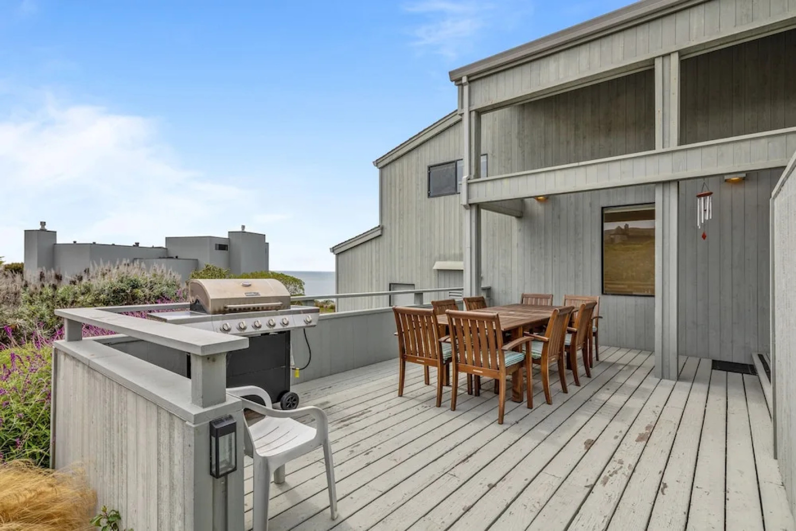 New Listing! All-suite Eagle's Nest W/ Hot Tub 3 Bedroom Home