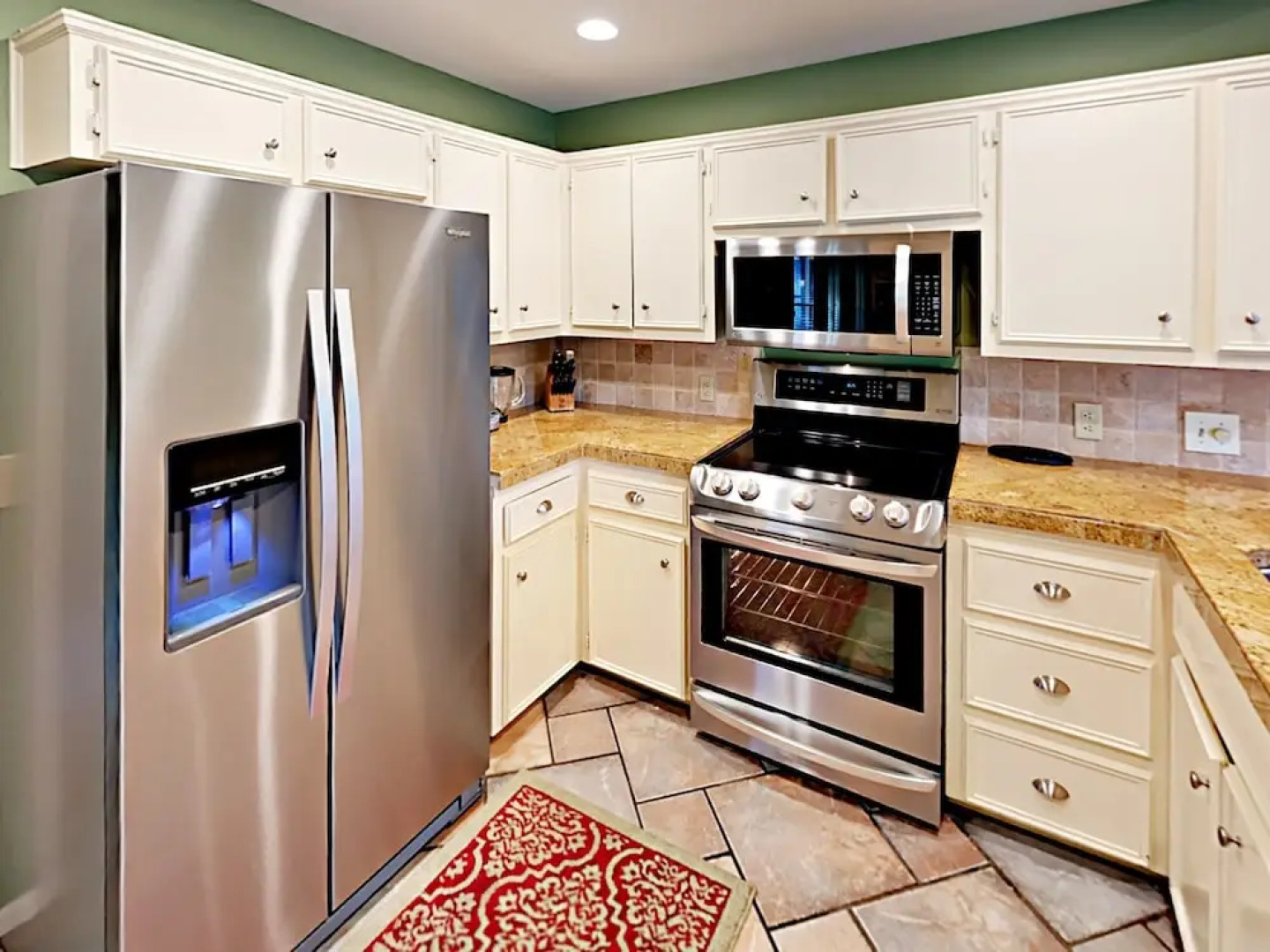 4BR Lakeway Waterfront by RedAwning