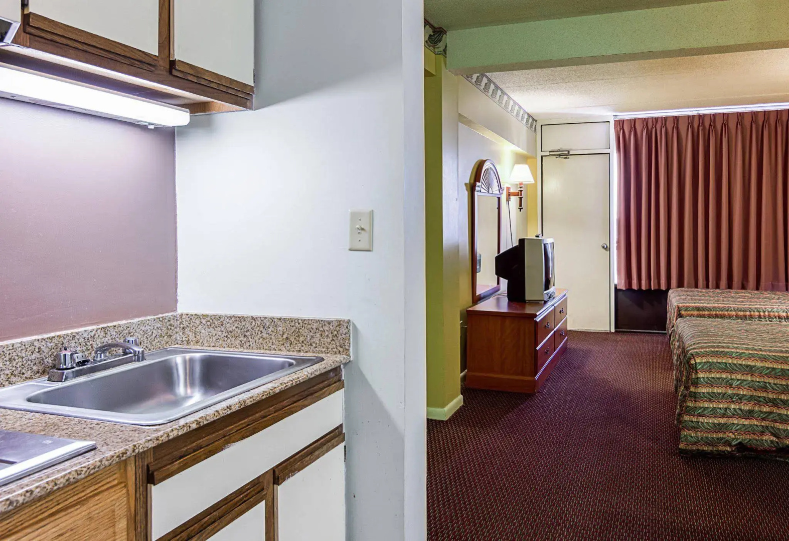 Red Roof PLUS+ & Suites Virginia Beach – Seaside