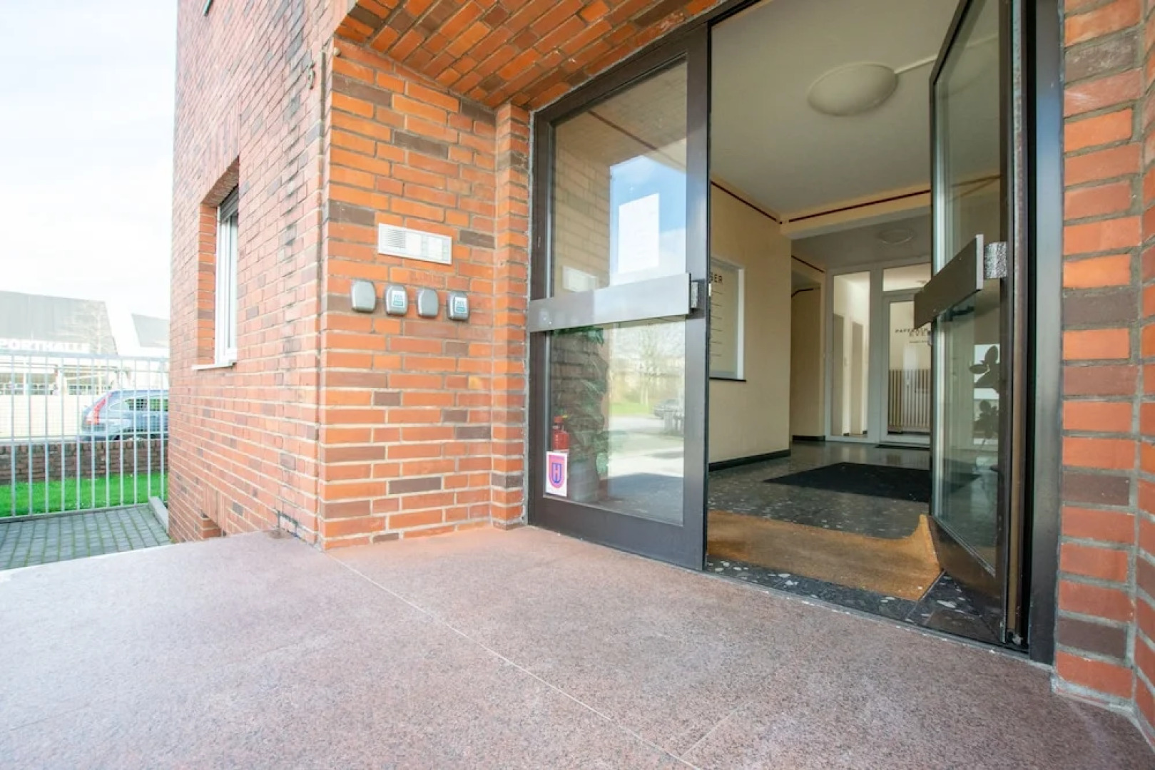 Tolstov-Hotels Airport 3 Room City Apt.