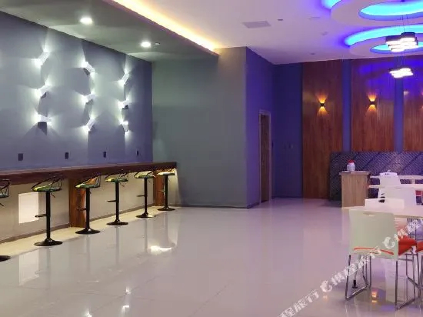 Vienna Hotel (Xining Airport Haidong High-speed Railway West Station)