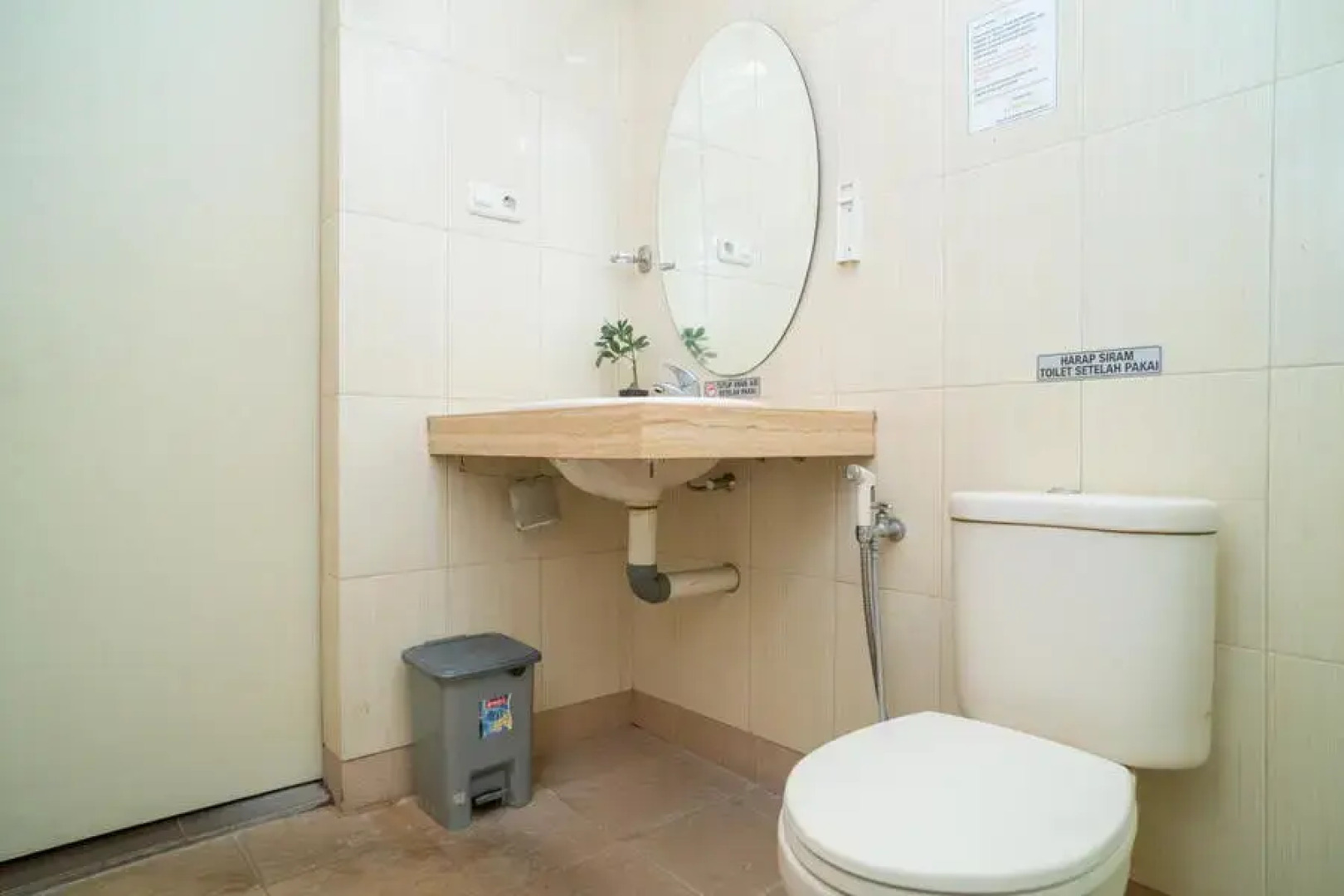 RedDoorz Plus near Simpang Tiga Tritayasa Cilegon