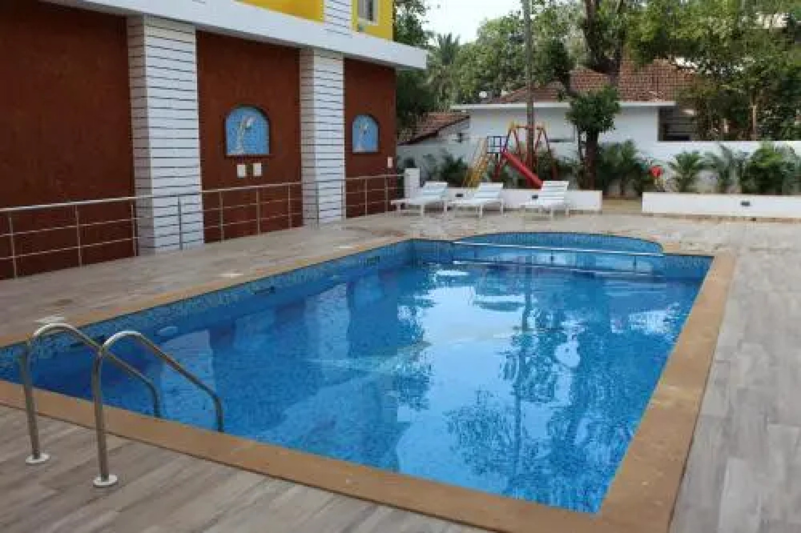 Comfy gateway in Vagator with pool F-106