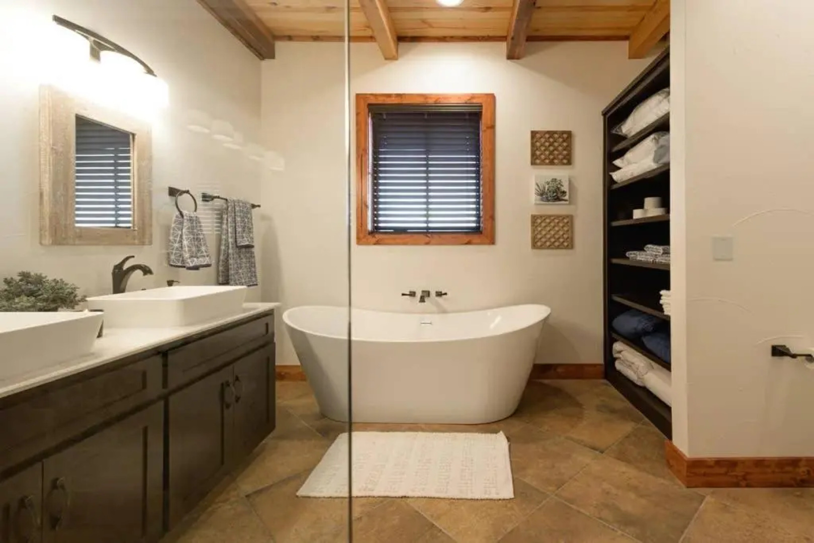 Little Dutch Cabin #1 - 12 min to Magnolia-Baylor