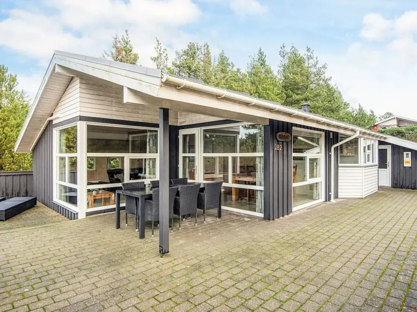 Secluded Holiday Home in Henne near Beach