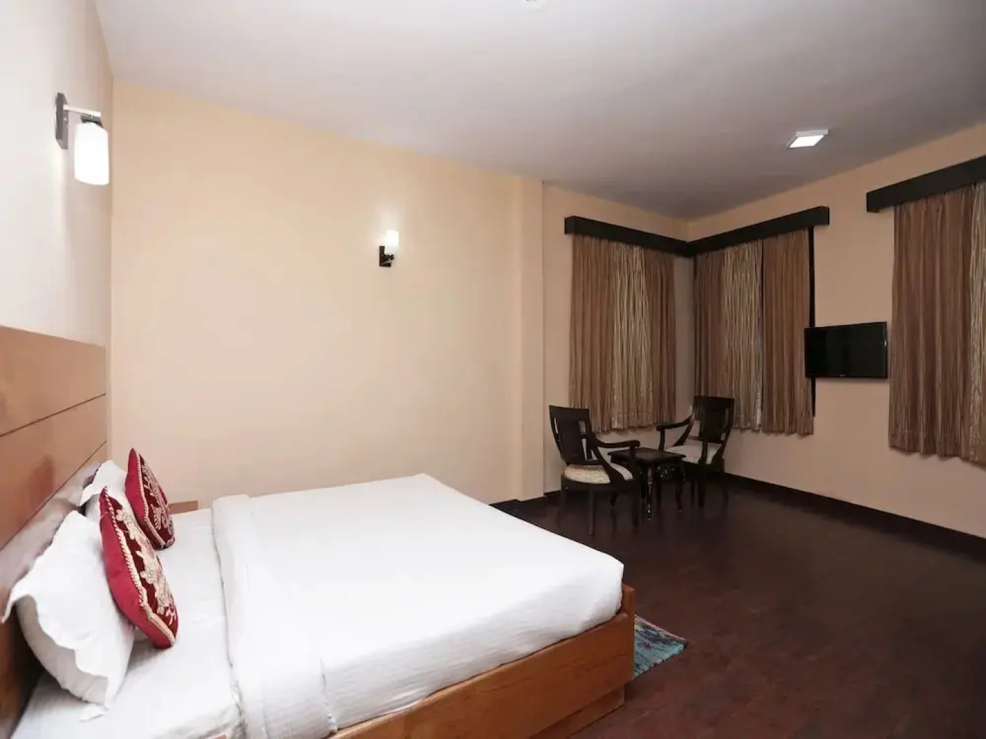 Red Inn by OYO Rooms