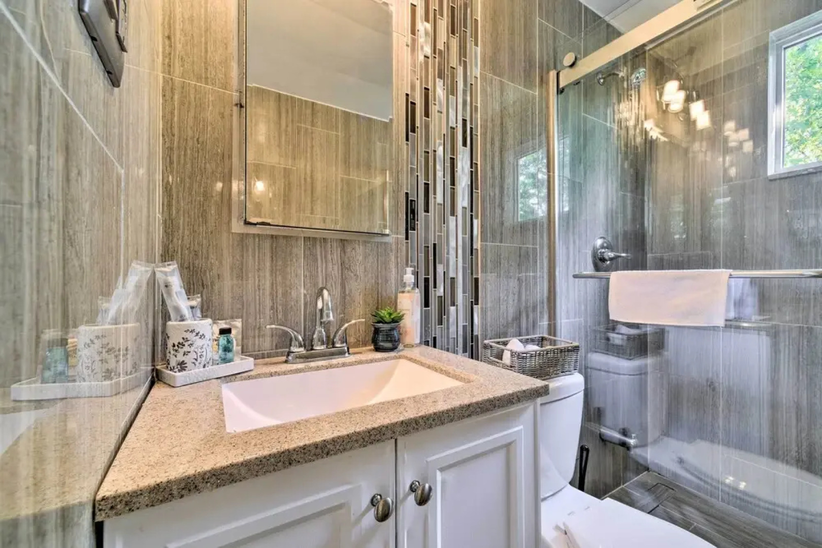Historic Dearborn Home: 13 Mi to Downtown Detroit!