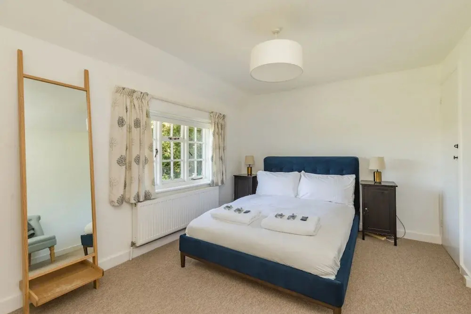 Danny Lodge | By Huluki Sussex Stays