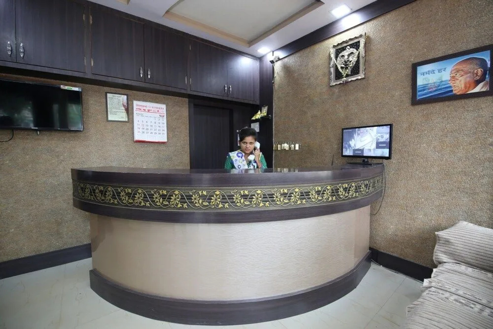 OYO 48533 Hotel Aarna Palace