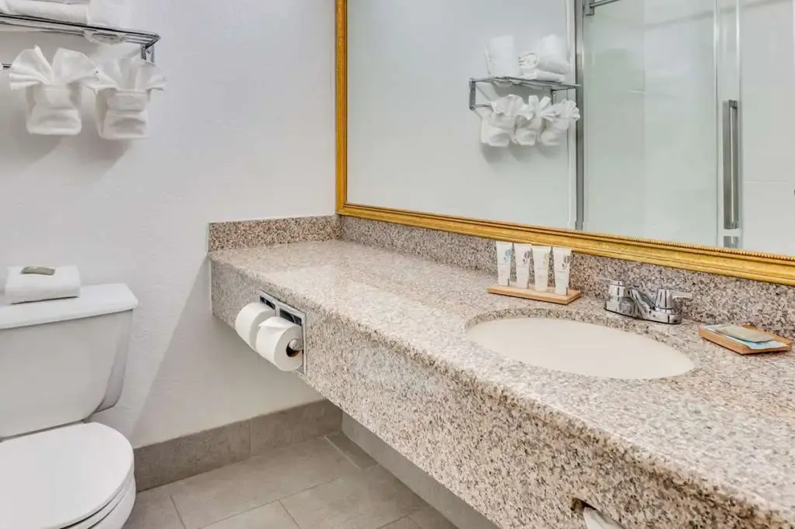 Country Inn & Suites by Radisson, Grand Rapids Airport, MI