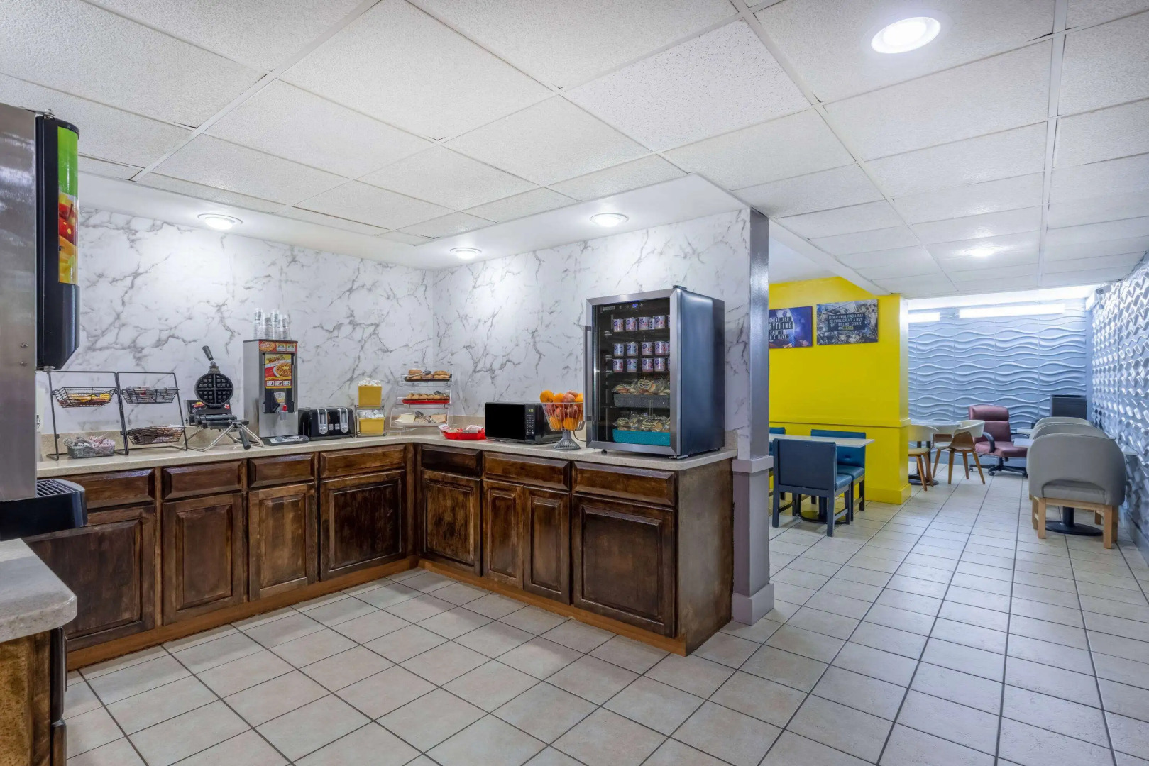 Days Inn & Suites by Wyndham Fort Bragg/Cross Creek Mall