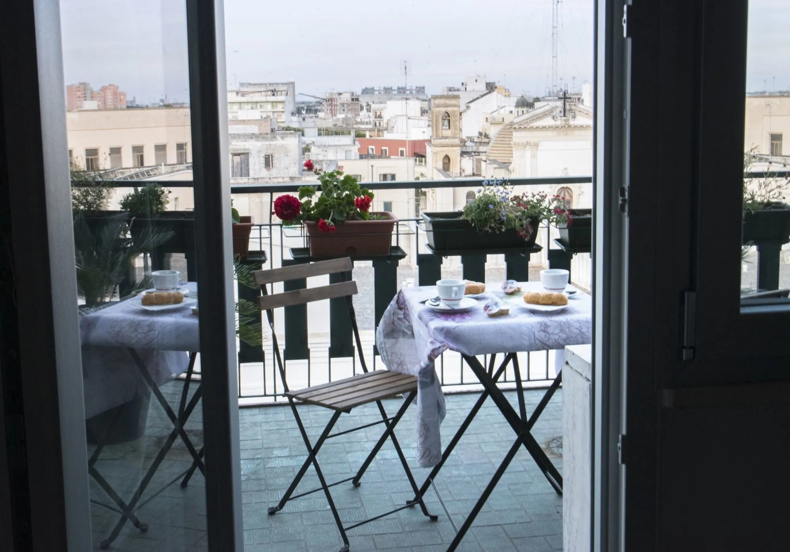 Penthouse Station Luxury Suites & Apts