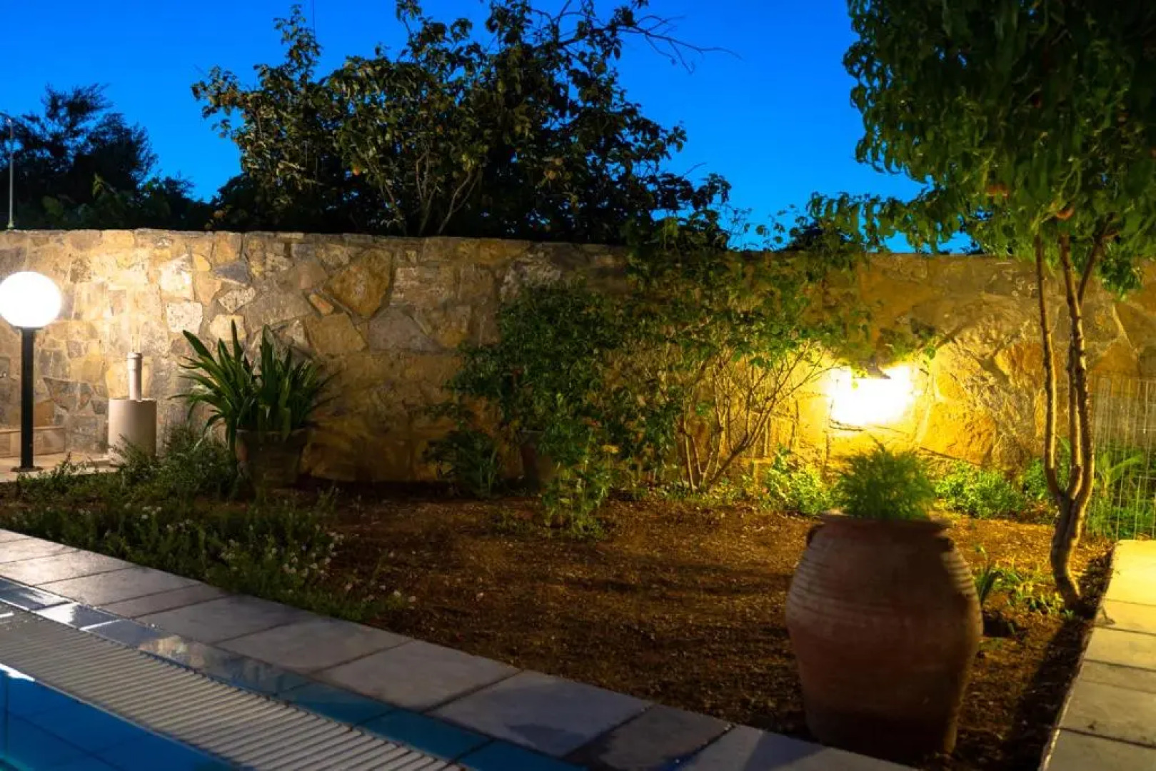 Mamas-Villas (Roussakis)