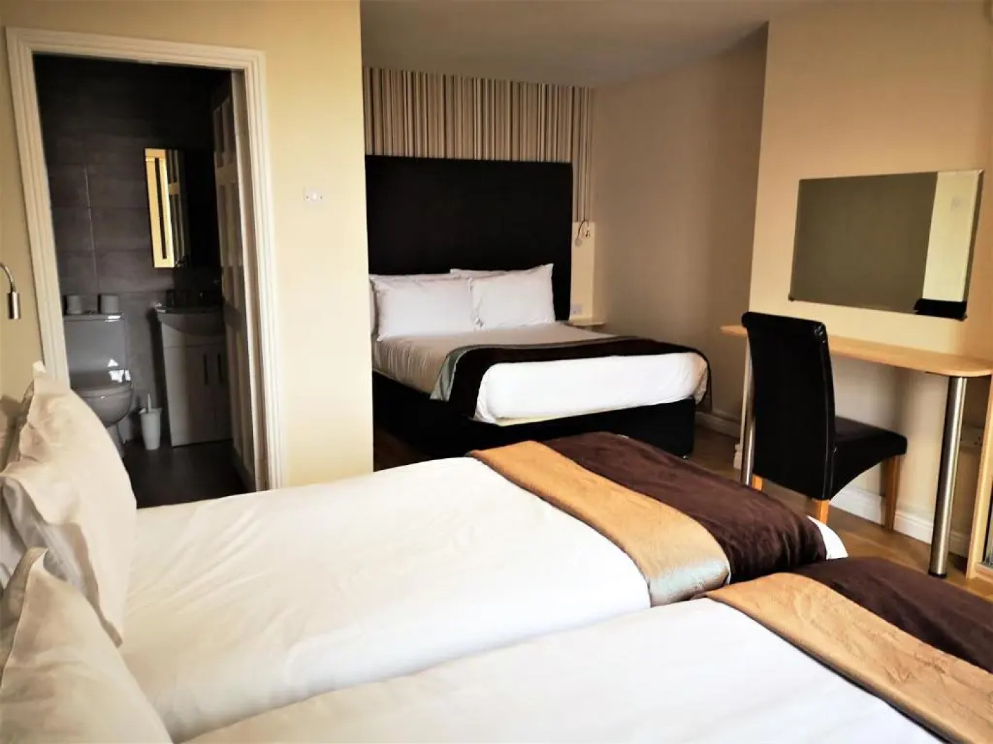 Bella Vista Hotel & Self Catering Suites