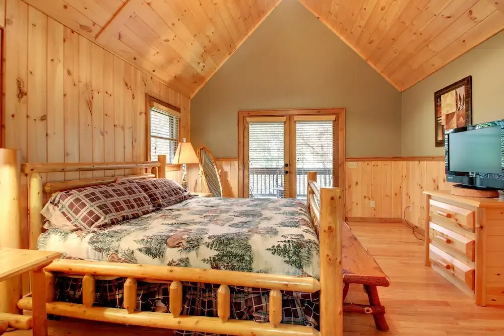 SERENITY WOODS Apartment 3 NEVAEH CABIN RENTALS