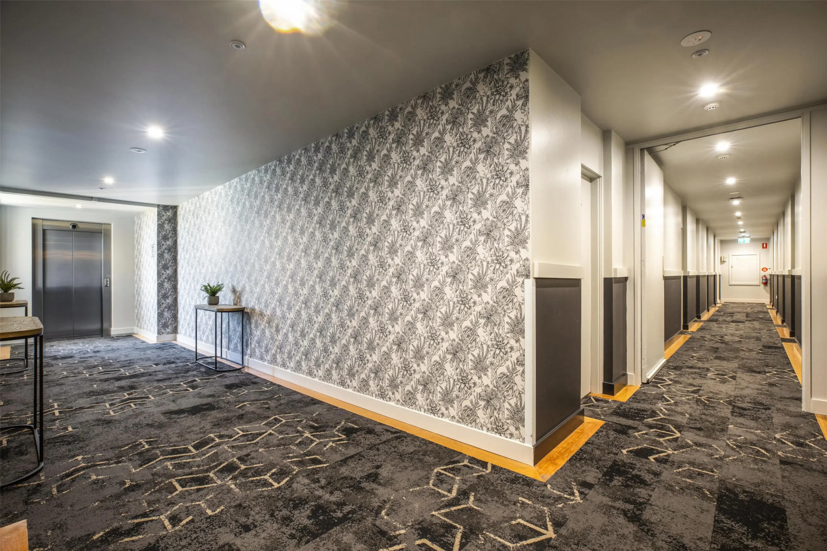 Nightelier Devonport Gateway Hotel