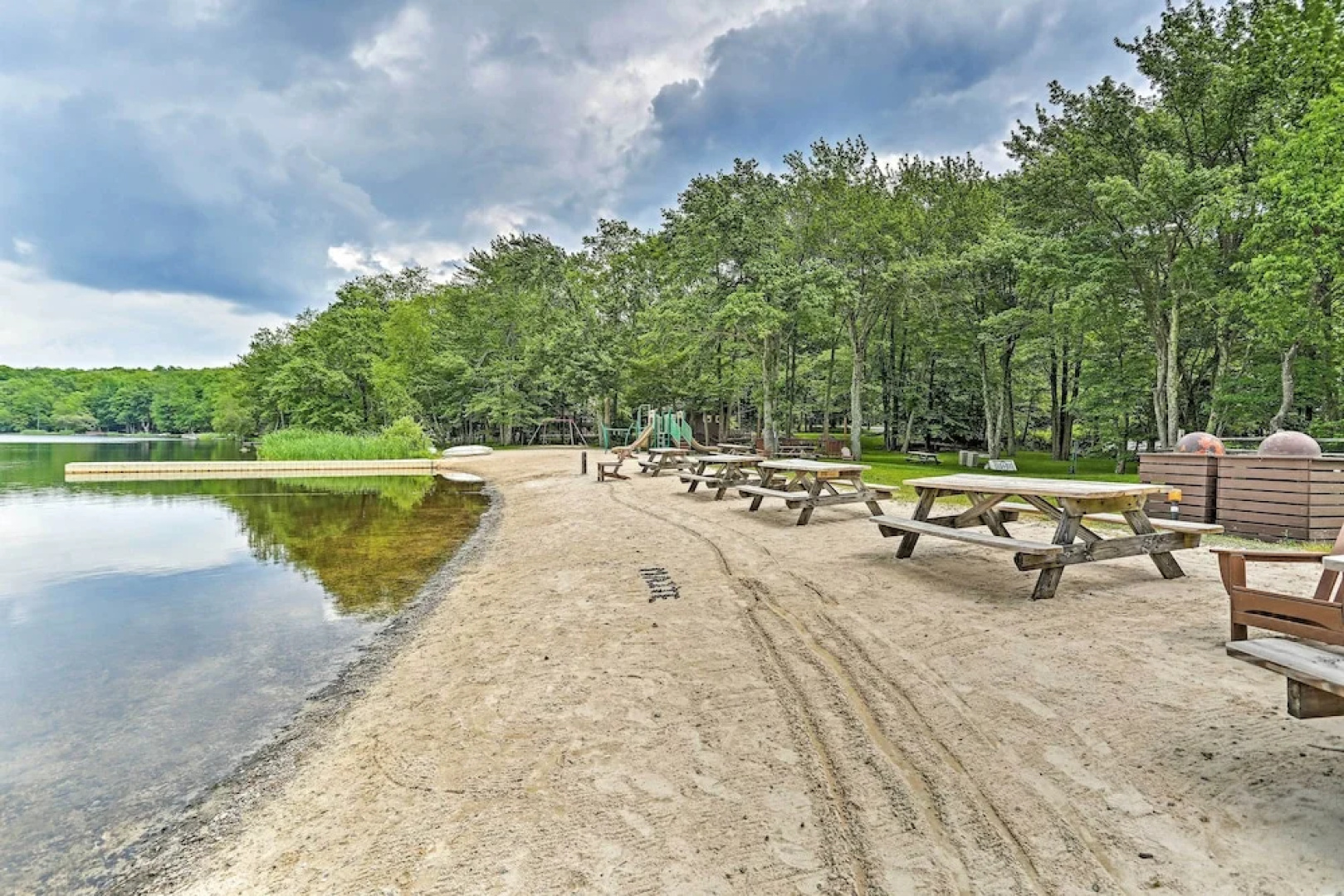 Home in Big Bass Lake Community: Fire Pit & Grill!