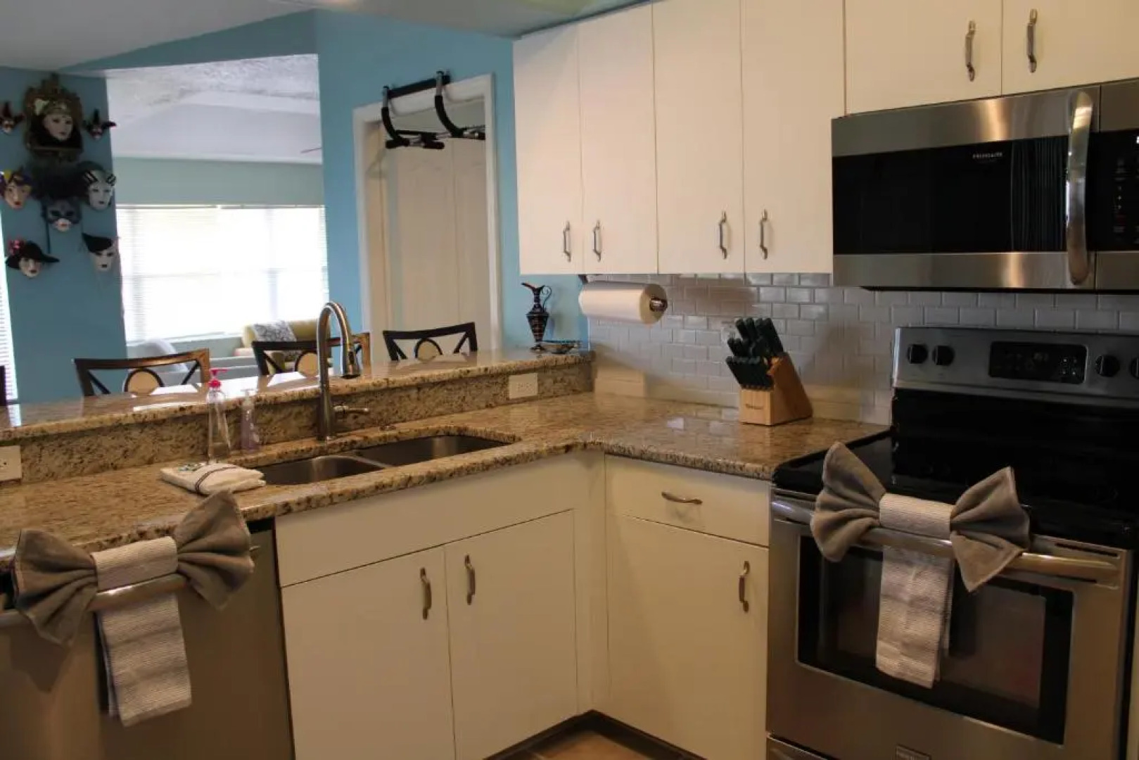 Spacious and private pool house, 15 min to beach