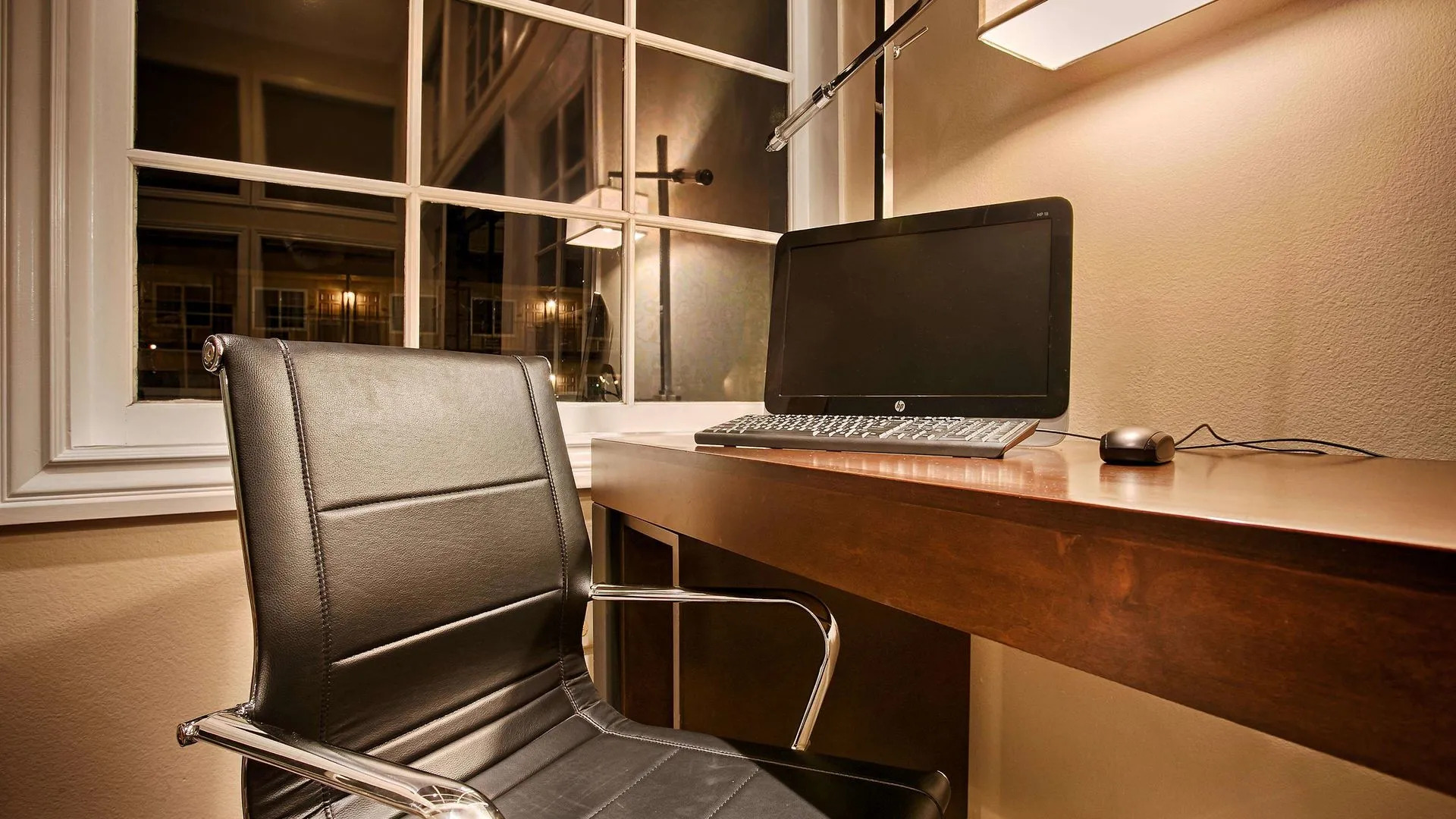 Studio 6 Corona, CA - West