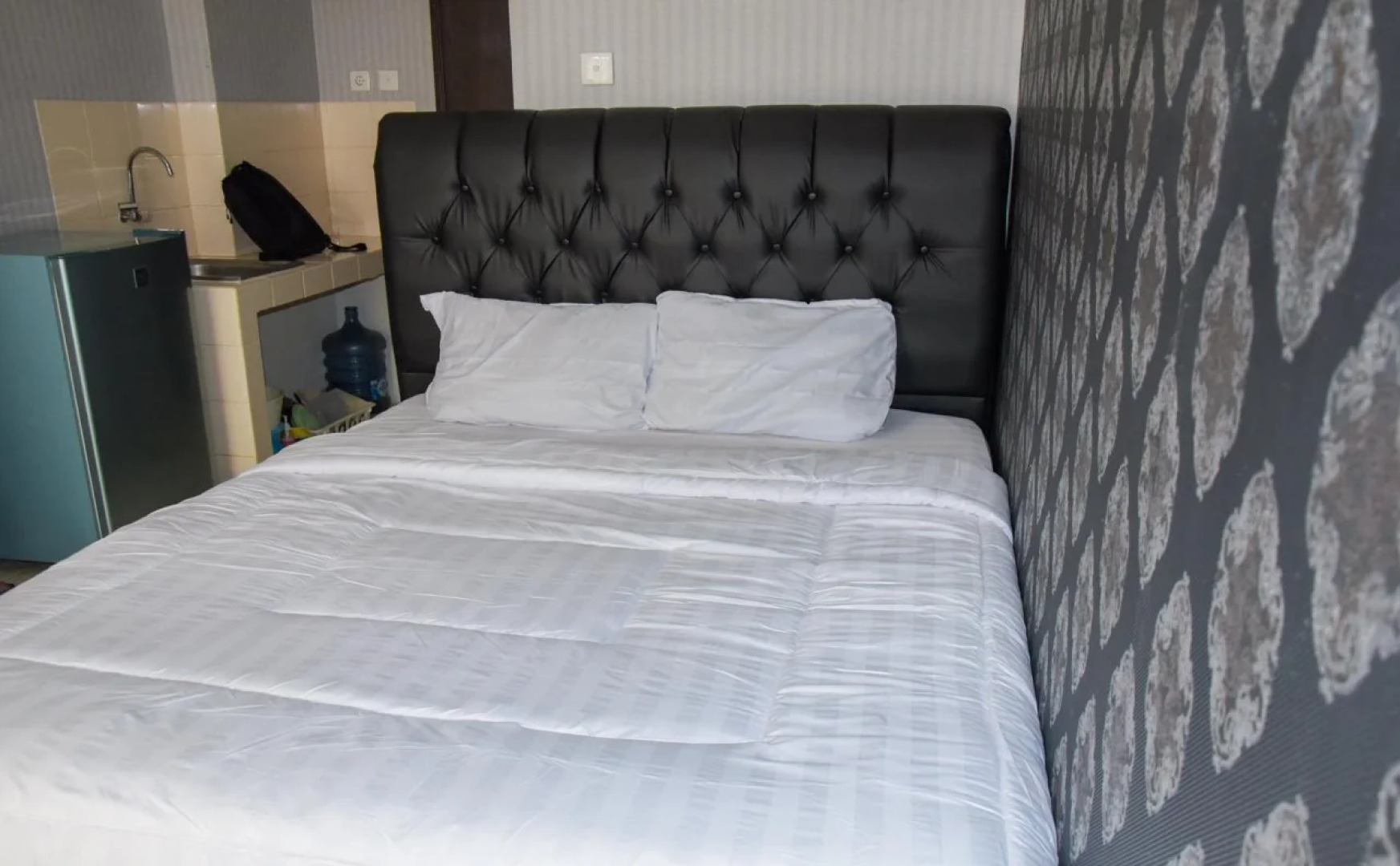 Minimalist Serpong Greenview Apartment