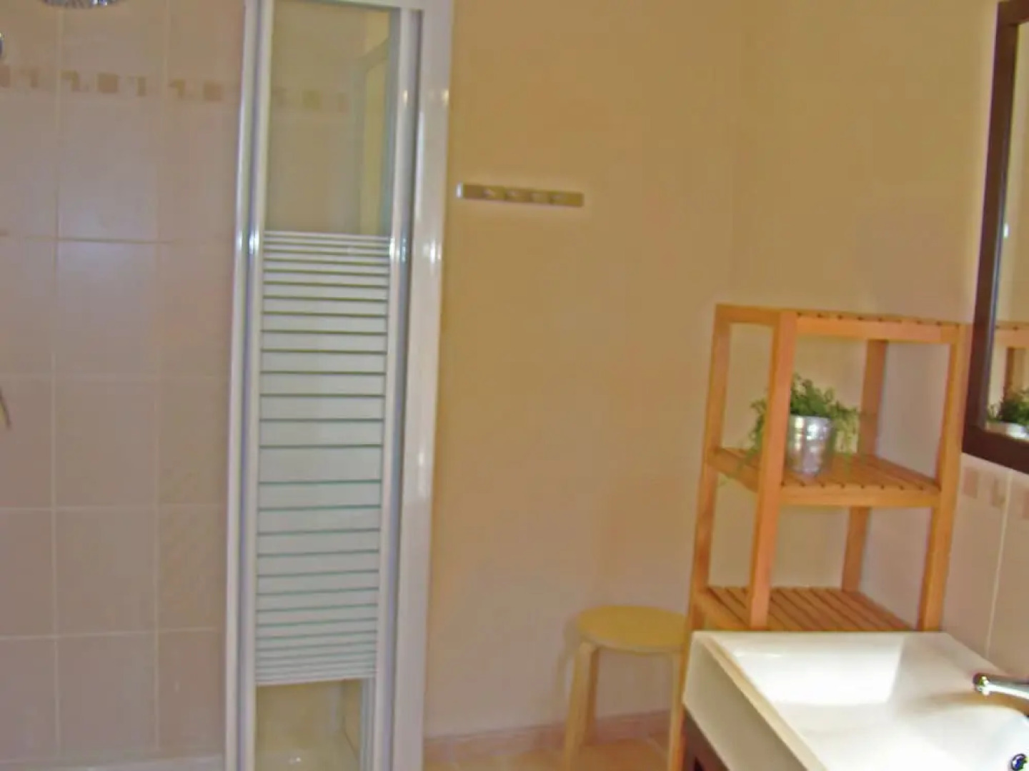 Cozy bungalow in the authentic French countryside