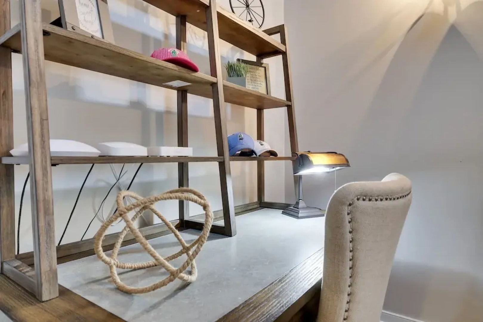 The Nest at Pinecrest by Avantstay Hot Tub Spacious Deck Game Room Fire Pit