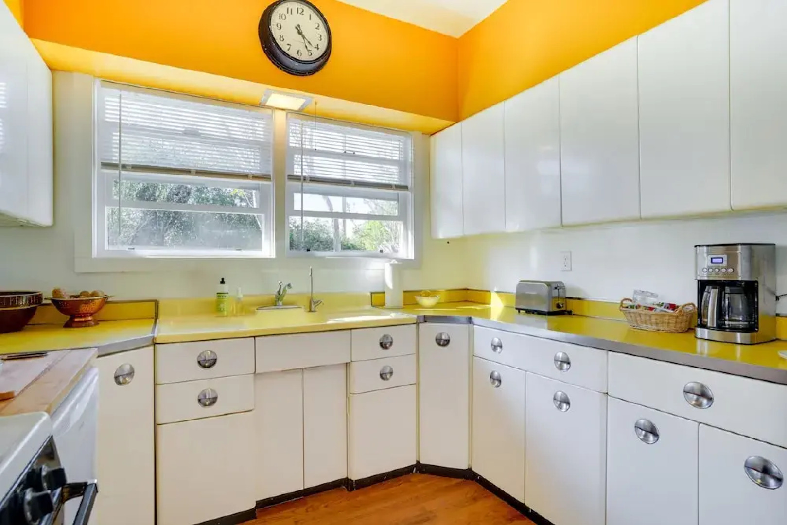 Vintage Home w/ Mtn Views: 12 Mi to Patagonia Lake