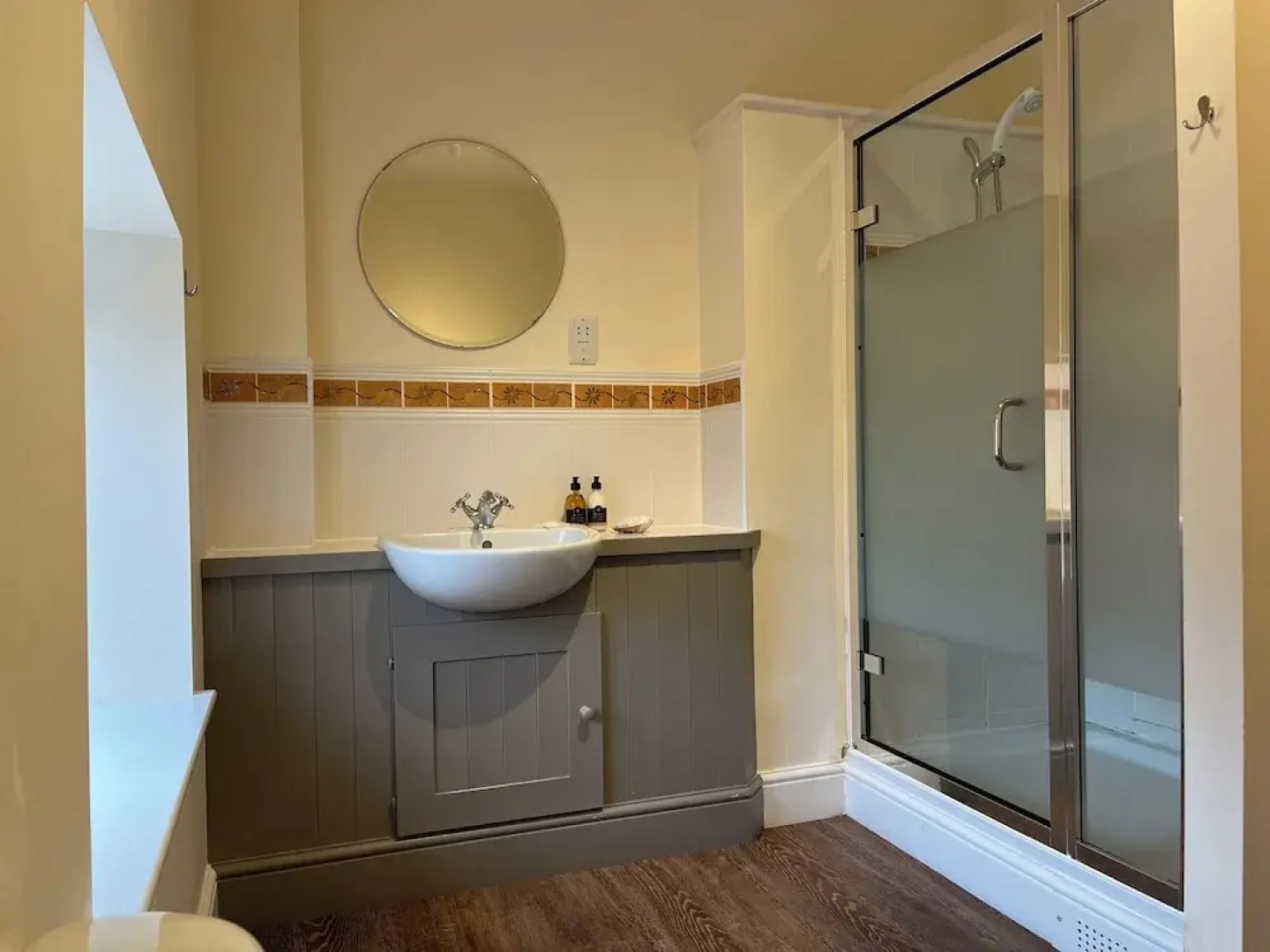 Glanhenwye Courtyard Cottages