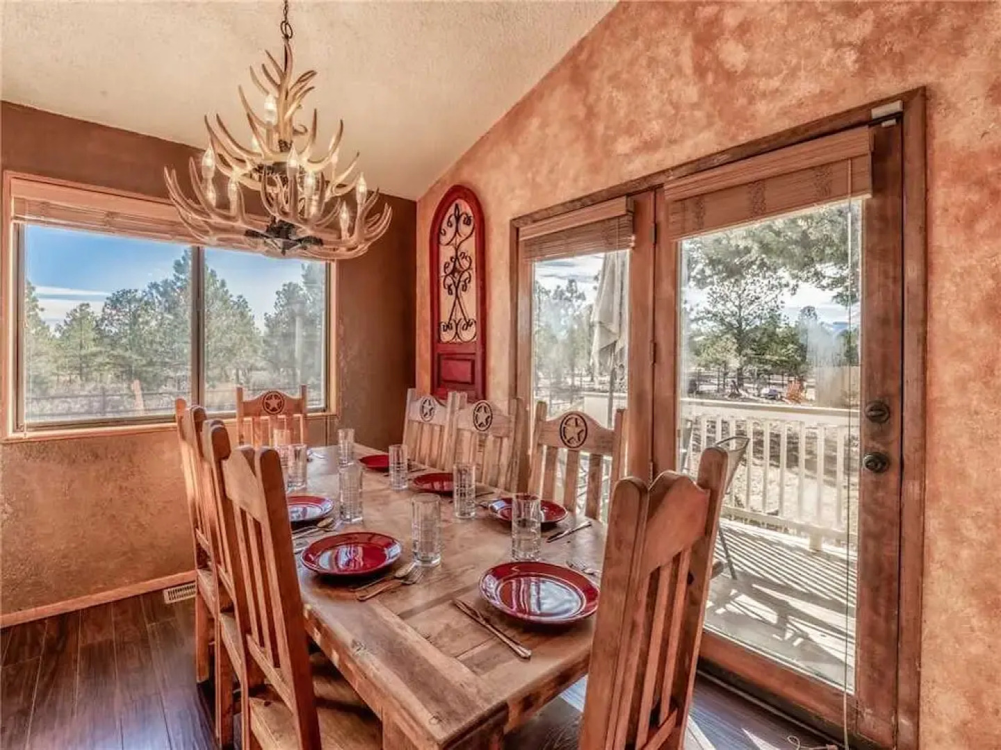 Naylor Mountain Retreat - Three Bedroom Cabin with Hot Tub